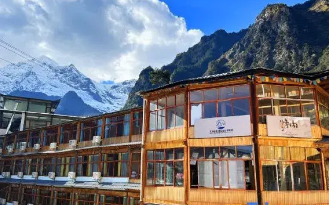 Meets Meili. No.1 Snow Mountain Villa