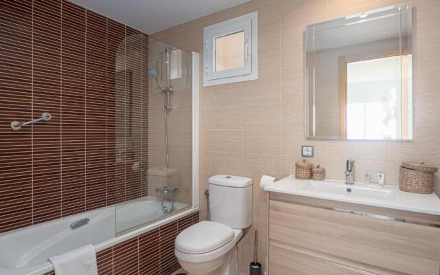 2163-Amazing penthouse, 2 terraces sea-golf view