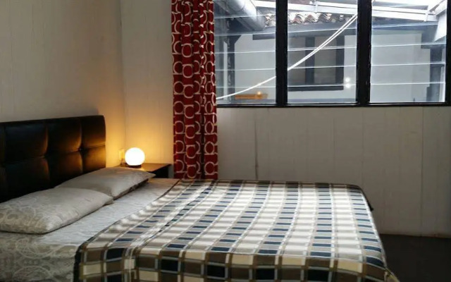 Jalan Jalan Emas Guest House