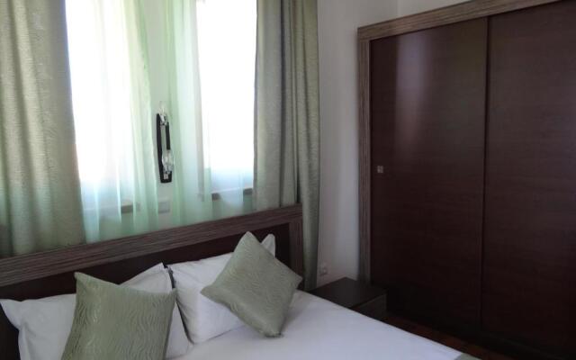 Guest House Ivanini Houses
