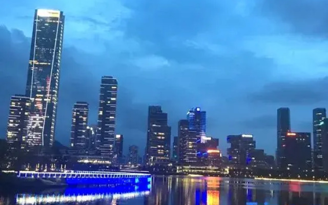 Yishang Hotel (Haiya Binfencheng Lingzhi Subway Station)