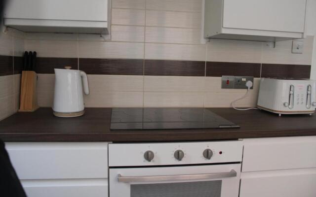 Cosy 3 bedroom house in quiet residential area