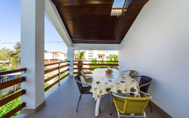 Apartment Matkos - with garden and terrace A1 Nin, Zadar riviera