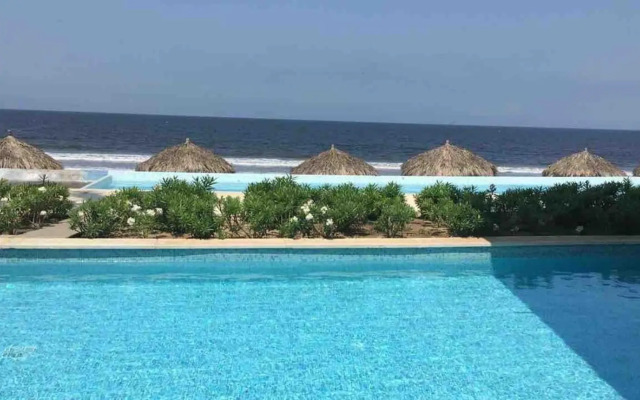 NV 4L Peninsula Beach Front and ocean view