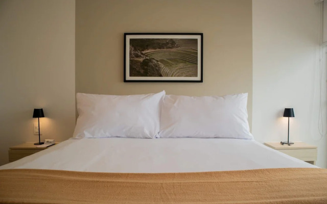 w Elegant 2BR Apartment in Miraflores Steps From Larcomar