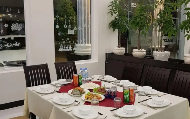 Apple Hotel Three