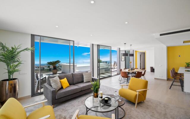 Yara In Fuengirola With 3 Bedrooms And 2 Bathrooms