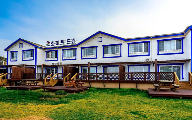 White Dream Pension