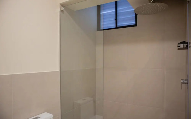 w Modern 3BR w Balcony Near Kennedy Park