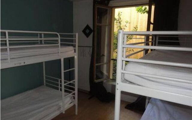Women Bed - Hostel (adults only)