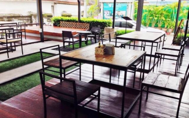 Nida Rooms White Gate 2 Walking