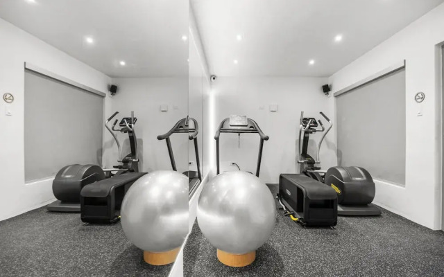 At Oceanpark Cocktail Bar AC Saltwater Pool