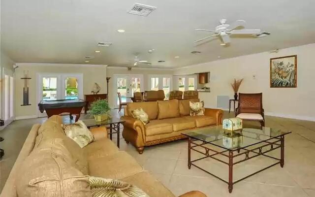Lovely 3 Bedroom Condo On Golf Course