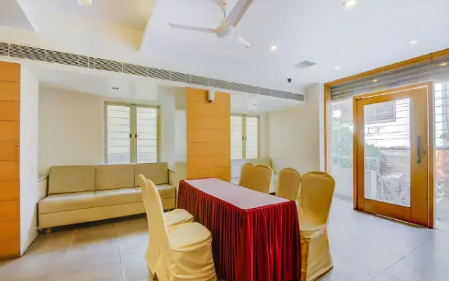 FabHotel Leela Grand Inn