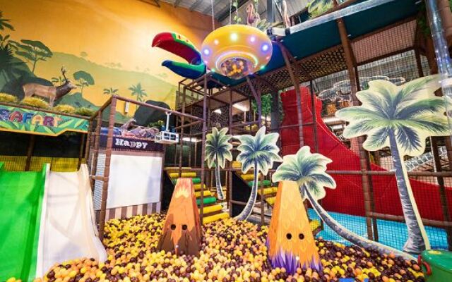 Monkeys Canopy Resort