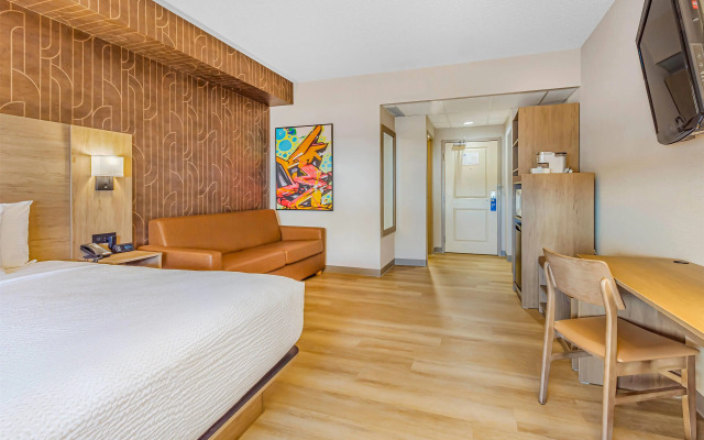 Days Inn & Suites by Wyndham West Edmonton