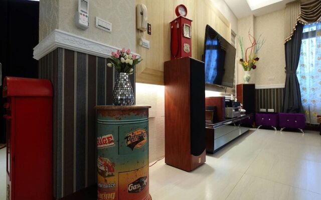 Textile Girl Romantic Homestay