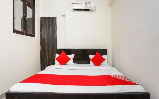 OYO 62106 Royal Residency