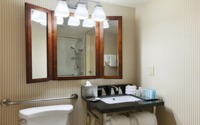 DoubleTree by Hilton New Bern Riverfront