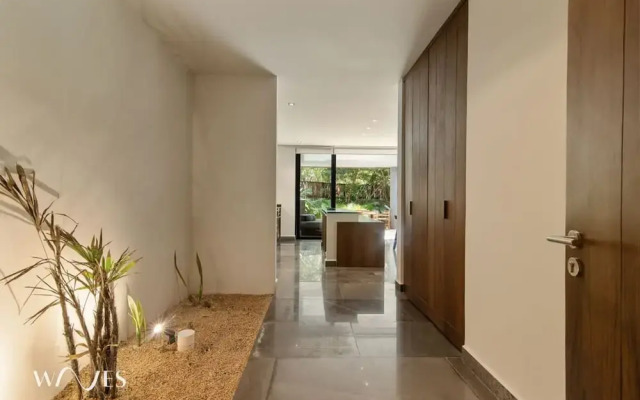 2BR w Private Pool - Steps Away From the Beach
