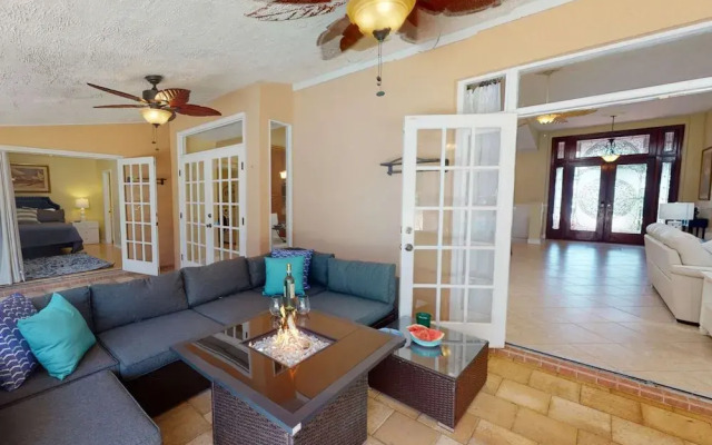Sarasota Bay Pool Home