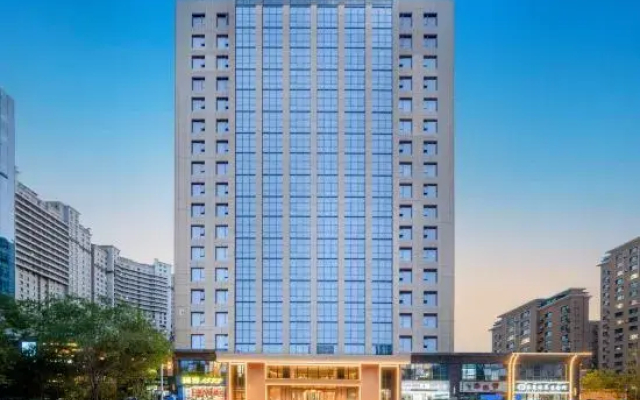 Yuelan Holiday Hotel (Urumqi High-Speed Railway Station)