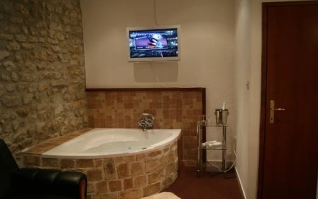 Rog Dogg Rooms