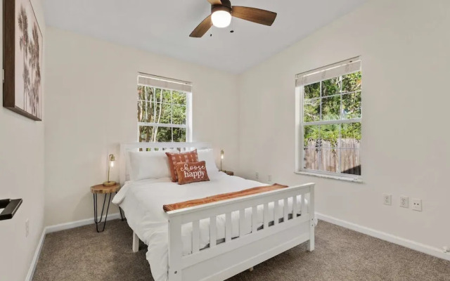 The Oak Hideaway Pet Friendly 3bd!