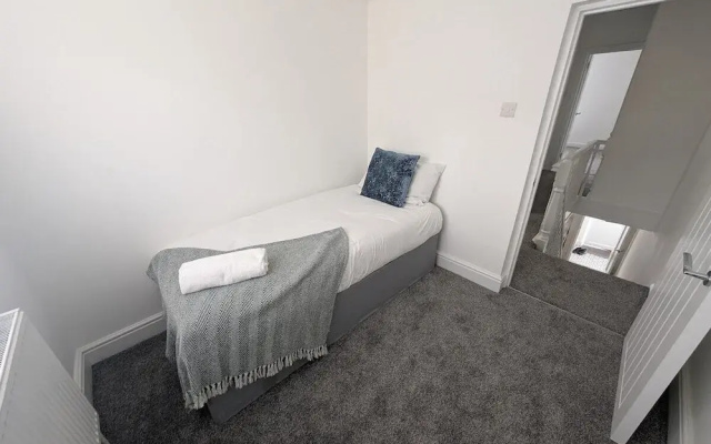 Spacious 3BR Swansea House Near City Centre