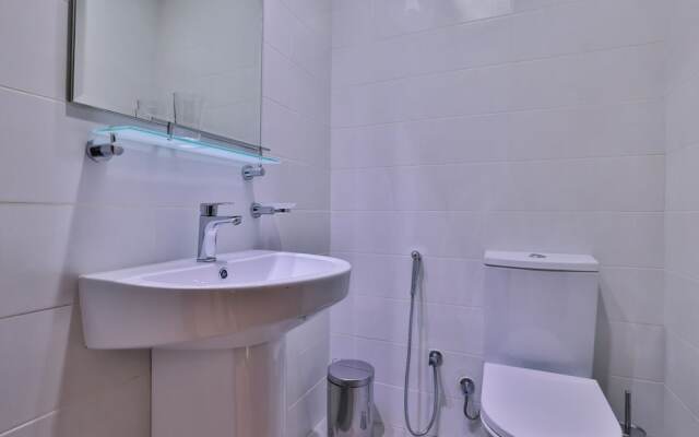Luxe 3BR Burj Khalifa -gym/pool by Belvilla