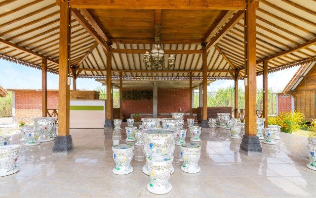 Roemah Gladak Kebon Sidoluhur by Oyo Rooms