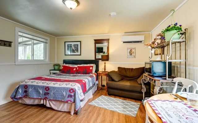 Whittier Vacation Rental Cabin in Tranquil Setting