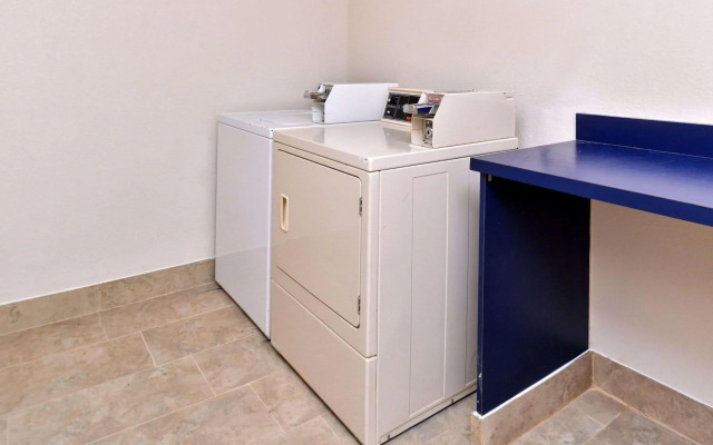 Quality Inn & Suites Matteson near I-57