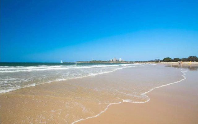 20 Steps to the Sand!