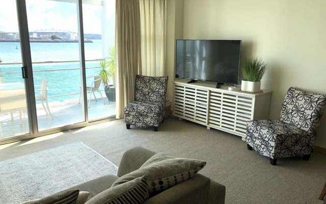 1BR Princes Wharf Seaview Apartment