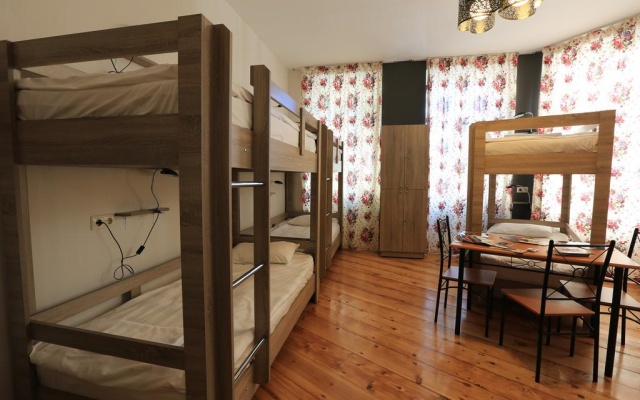 Gallery Hostel Tbilisi - Image 2