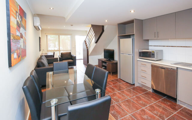 Aquarius All Suite Apartments