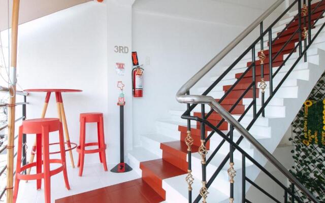 RedDoorz near Mercado del Lago