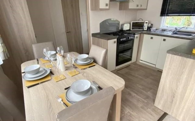 Impeccable 3-bed Cabin in Tattershall, UK