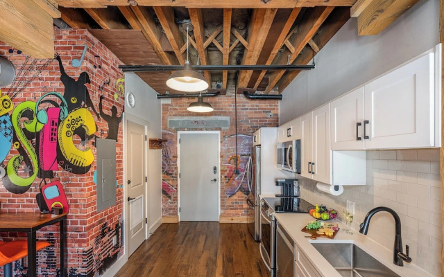 Lowkey - Pool & Gym - Mins to Broadway