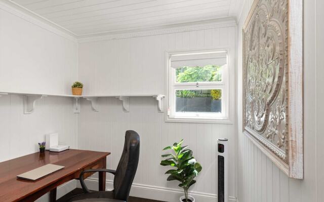 Family Home in Balmoral - Family Stays