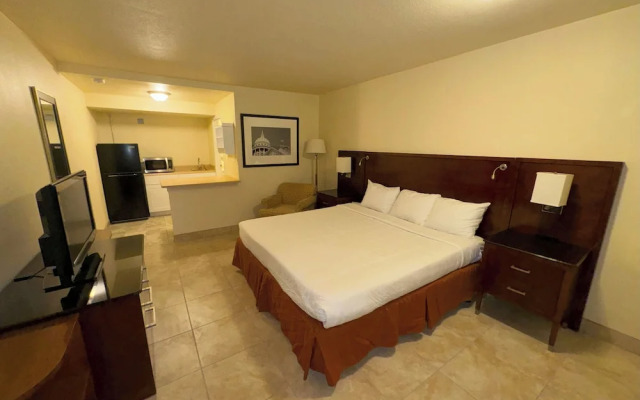 Big Chile Inn & Suites