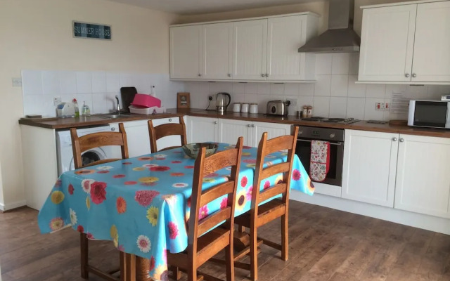 Petfriendly-beachfront-sunsetfacingsunporch-garden
