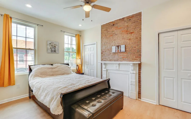 Modern Pittsburgh Home w/ Rooftop Deck & Backyard