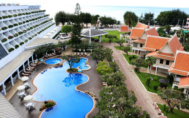 The Cha-am Methavalai Hotel