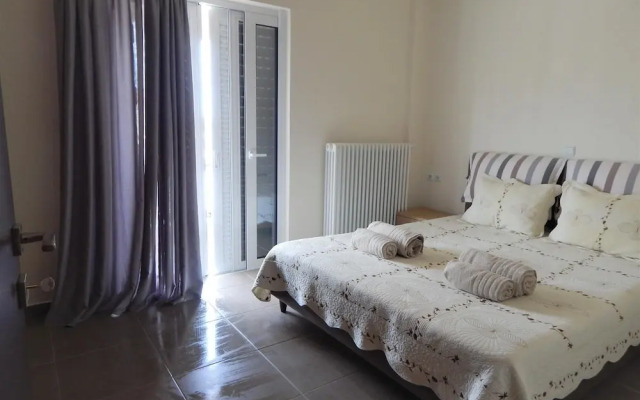 Samaras Apartments in Kamena Vourla