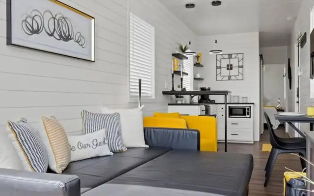 New The Yellow Beacon-luxury Shipping Container
