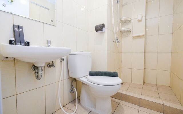 Pool View and Homey 2BR Apartment @ Springlake Summarecon