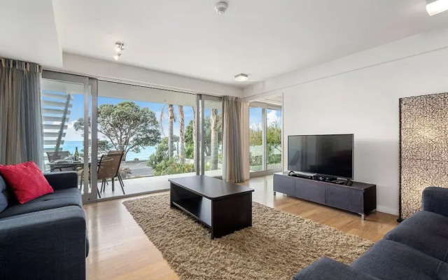 Paihia Beach Front 2 bedroom Apartment