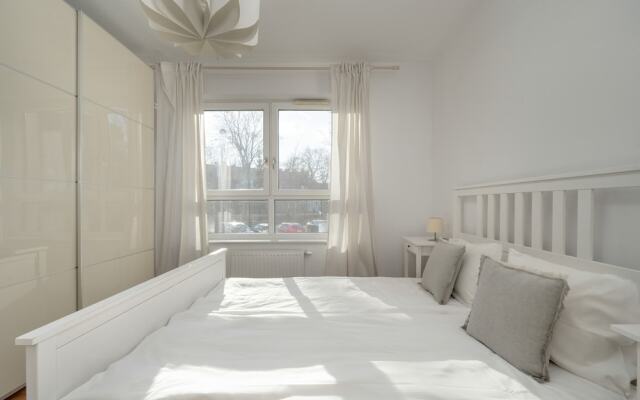 Modern Apartment in Wroclaw by Renters
